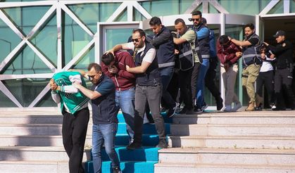 Yüksek takipçili sahte sosyal medya hesaplarından dolandırıcılık yapan 11 şüpheli tutuklandı