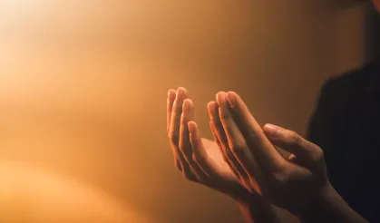 Cuma günü sela ile ezan arası hangi dua okunur?