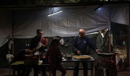 İşgalci İsrail'in karanlığa gömdüğü Gazze'de günlük yaşam