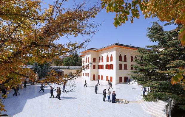 Somuncu Baba Külliyesi'nde sonbahar