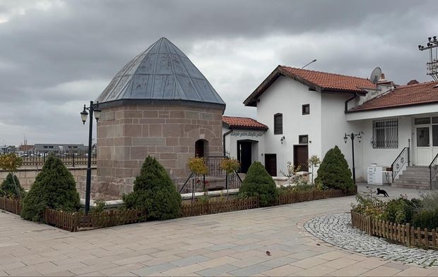 Türbedarlık geleneği "tuz" ikramıyla devam ediyor