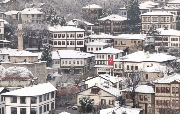 Safranbolu'da tarihi konaklar karla kaplandı