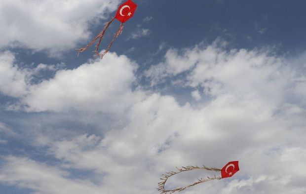 Ağrı'da Gazzeli çocuklar için uçurtmalar gökyüzüne bırakıldı