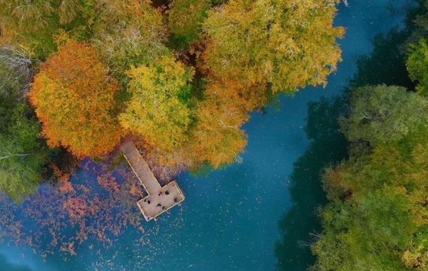 Sonbahar renklerine bürünen Yedigöller, fotoğraf tutkunları ve doğaseverleri cezbediyor