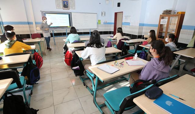 Resmi Gazete'de yayımlandı: Ücretli öğretmenlere yüzde 25 zam kararı