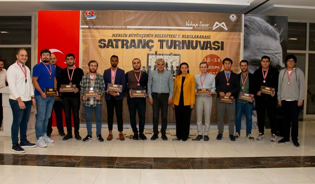 ‘7. Uluslararası Satranç Turnuvası’nda sporculara ödülleri verildi