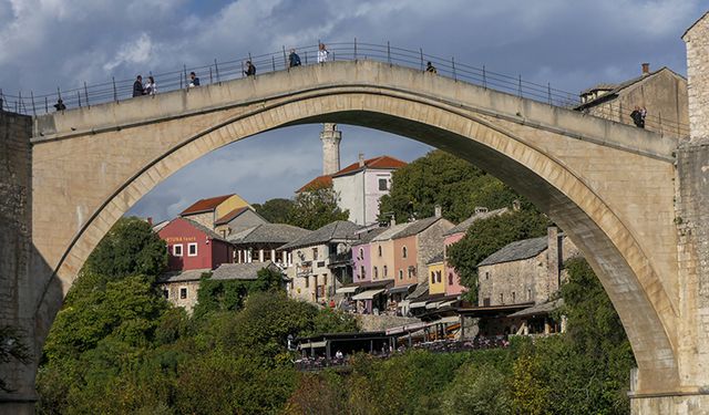 Mostar Köprüsü'nün yıkılışının üzerinden 30 yıl geçti