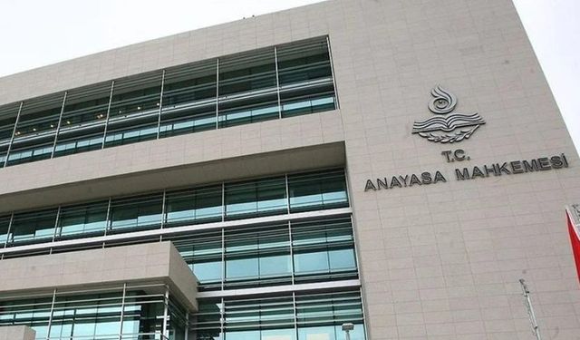 'Yanıltıcı bilgiyi alenen yayma' suçunun iptal istemi karara bağlanıyor: AYM 'sansür yasasını' görüşecek