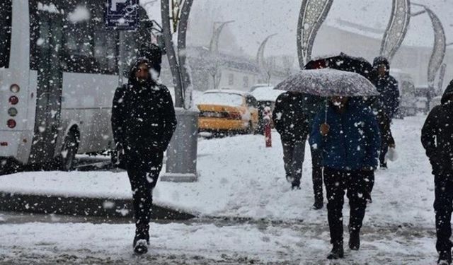 Bu bölgeler dikkat! Meteorolojiden kuvvetli sağanak ve fırtına uyarısı