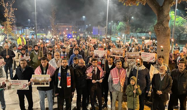 Saadet Partisi'nden Filistin için meşaleli yürüyüş:  Biz Milli Görüşçüler, daima özgür Filistin'in yanındayız!