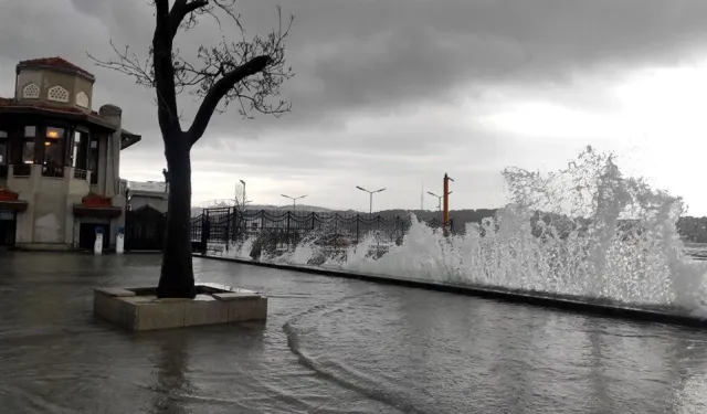 İstanbul'da şiddetli sağanak ve fırtına can aldı!