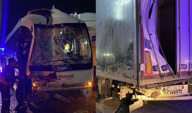 Servis minibüsü, TIR’a çarptı: 12 yaralı