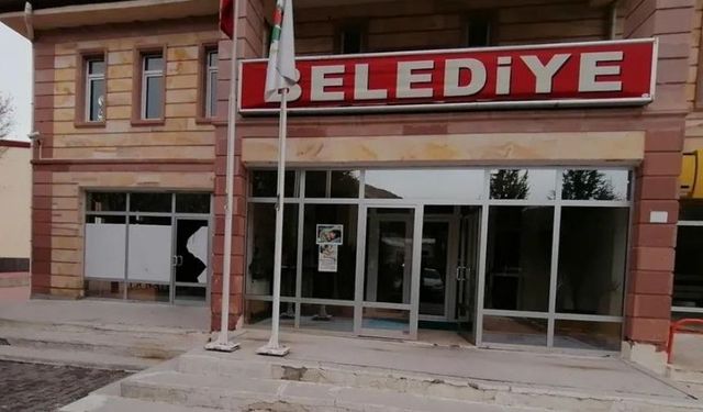 Belediyeye hırsız girdi: Kayıt kutusunu ve kasayı götürdüler