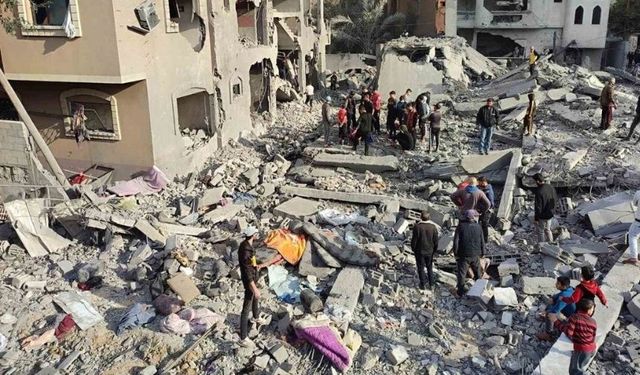 İşgalci İsrail yine Gazze’de mülteci kamplarını bombaladı: Çok sayıda şehit ve yaralı var