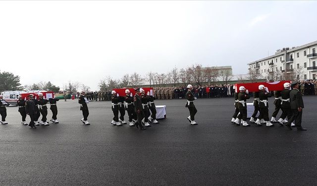 Pençe-Kilit Harekatı bölgesinde şehit olan 6 asker için Şırnak'ta tören yapıldı