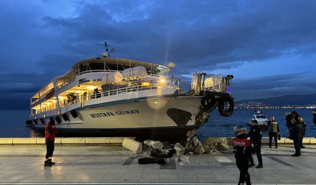 İzmir'de korku dolu anlar! Vapur karaya çarptı