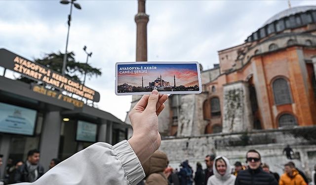 Ayasofya'ya biletli ziyaret yeniden başladı