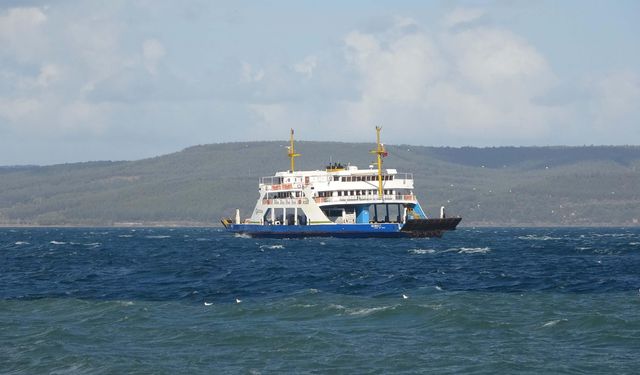 Feribot seferlerine olumsuz hava şartları engeli