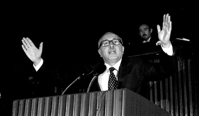 Prof. Dr. Necmettin Erbakan: Cumhuriyet'in asıl sahibi biziz 