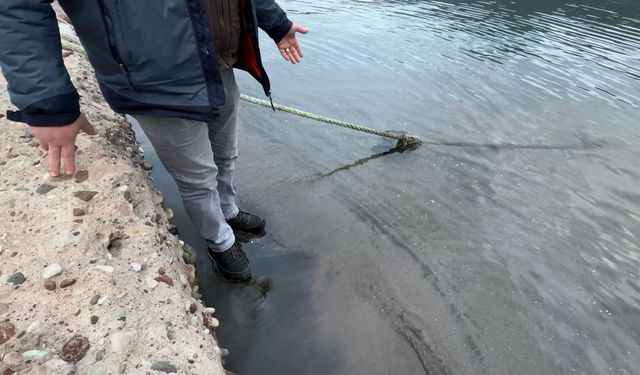 Fırtına sonrası limana kum doldu; tekneler giremedi