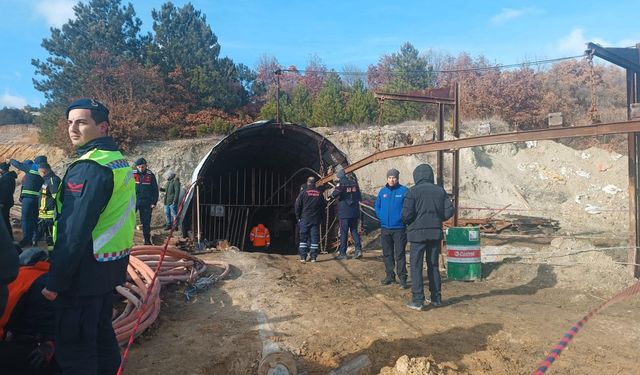 Kömür ocağında göçük; 1 işçi mahsur kaldı