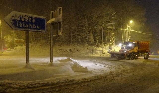 Bolu Dağı'nda kar yağışı etkili oluyor