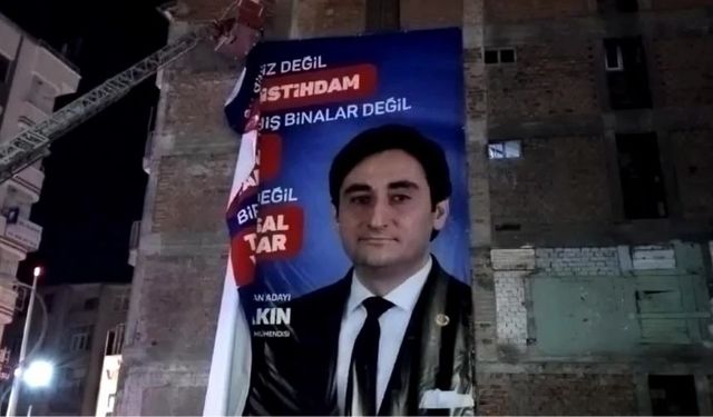 AK Partili Elazığ Belediyesi, Saadet Partisi belediye başkan adayının pankartlarını indirdi