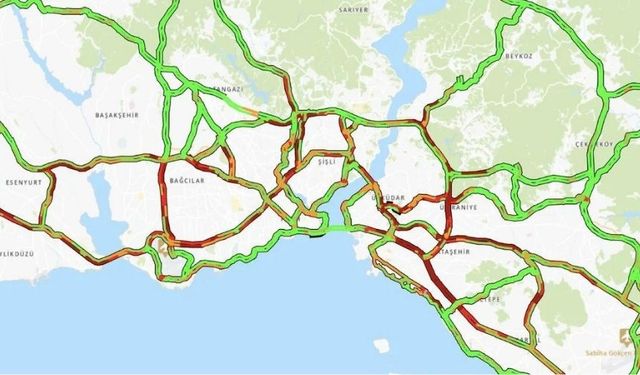 İstanbul'da etkili olan sağanak yağış trafiği olumsuz etkiledi!