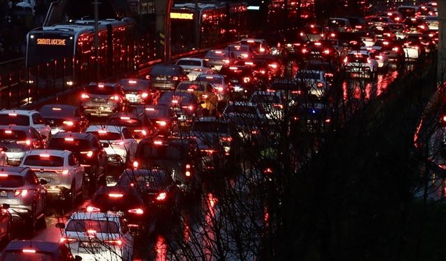 İstanbul'da trafik yoğunluğu yüzde 83'e çıktı