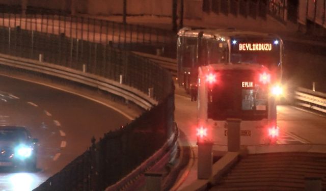 İstanbul'da metrobüs kazası: Şoför hayatını kaybetti