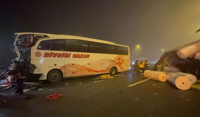  Kuzey Marmara Otoyolu'nda kaza: 1'i ağır 19 yaralı