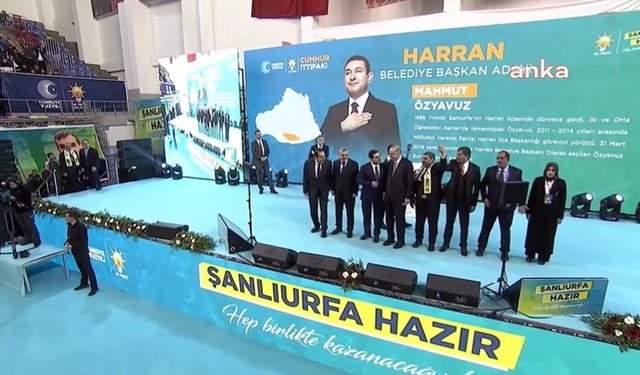 Cumhurbaşkanı Erdoğan'ın yanında ilginç anlar! MHP'li başkan ne yapacağını şaşırdı