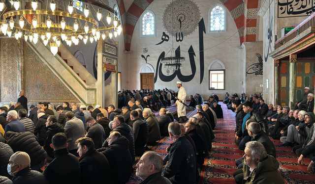 İstanbul'da ramazanın son teravih namazı kılındı