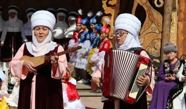 Kırgızistan'da "Türkü Kervanı" ile gelenekler gelecek nesillere aktarıyor