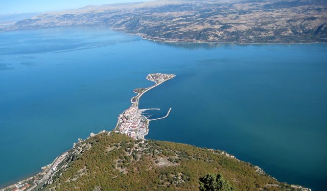 DSİ Su Yönetimi Genel Müdür Yardımcısı uyardı: Tedbir alınmazsa Eğirdir Gölü ikiye ayrılacak
