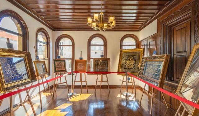 “Tarihin Akışında Meşhur Hattatlar” sergisi Bursa’da ziyarete açıldı