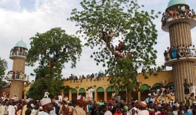 Nijerya'da TIR, cuma namazı kılanların arasına daldı: 14 ölü