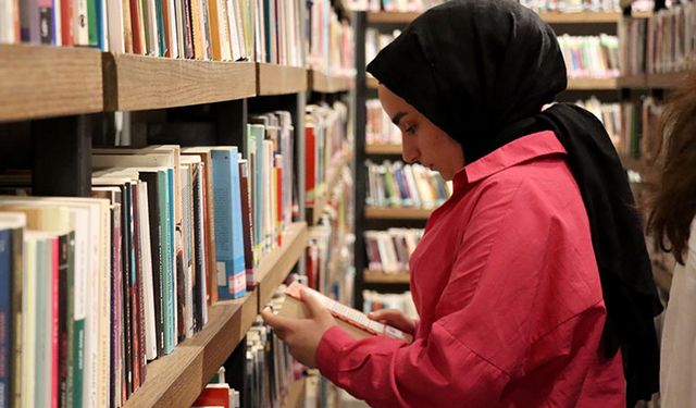 Hasarlı müzeden dönüştürülen kütüphane, Hatay'da kültürel ve sosyal yaşama katkıda bulunuyor