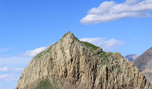 Hakkari'deki Çölemerik Kalesi'nin sırrı çözülüyor