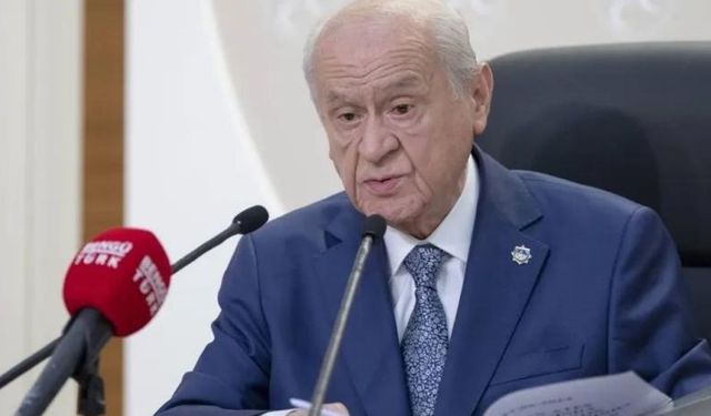 Devlet Bahçeli 154 kişilik listeyi gösterdi! 'Bu dosya elimizde'