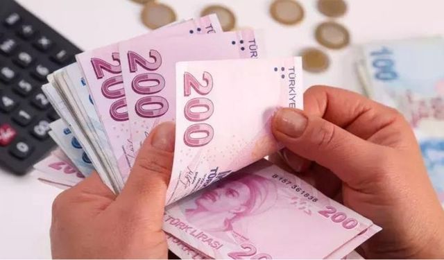 En düşük emekli aylığının 12 bin 500 liraya çıkarılmasını içeren vergi paketi komisyonda