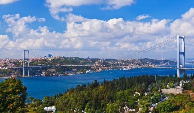 İstanbul Boğazı'nda gemi trafiği çift yönlü geçici olarak askıya alındı