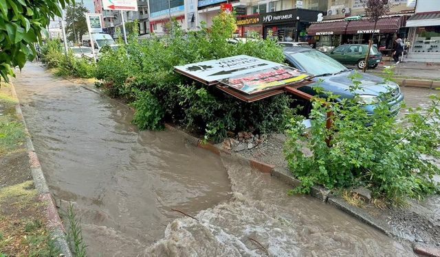 Osmaniye'de şiddetli rüzgar ve sağanak hayatı olumsuz etkiledi