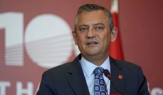 CHP Genel Başkanı Özgür Özel'in ayağı kırıldı