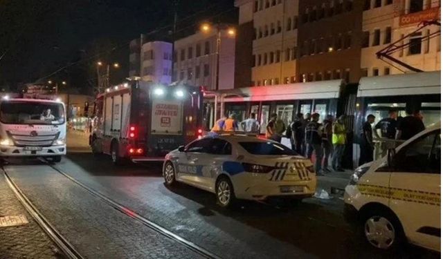 Fatih'te tramvay faciası: Raylara düşen kişi hayatını kaybetti