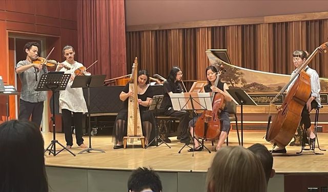 Türkiye'de ilk kez yerli arp üretimi yapan sanatçı Zeynep Öykü "Amherst Early Music" festivalinde sahne aldı