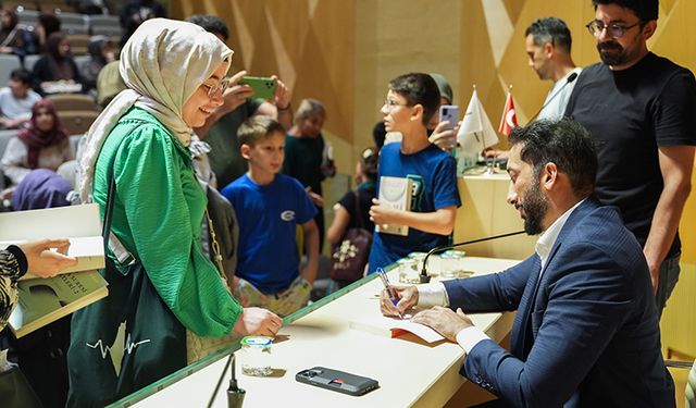 Vaiz ve yazar Nouman Ali Khan, İstanbul'da okurlarıyla buluştu