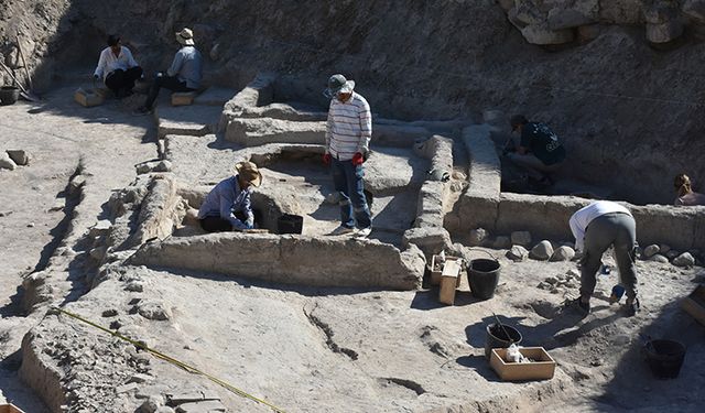 Malatya'daki Arslantepe Höyüğü'nde 6 bin 400 yıllık fırın bulundu