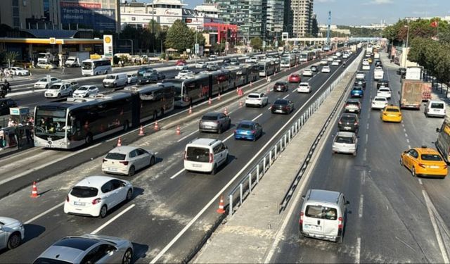 İstanbul'da 'Beyaz Yol' çalışması trafiği aksattı