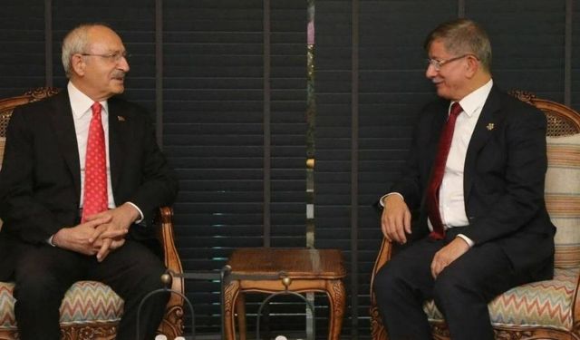 Ahmet Davutoğlu, Kemal Kılıçdaroğlu'nu ziyaret etti